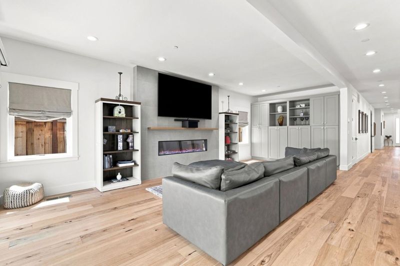 1786466921