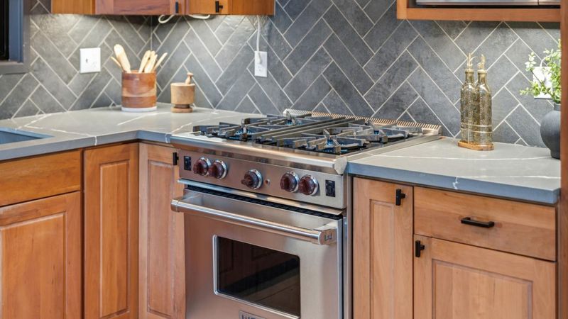 1786761025