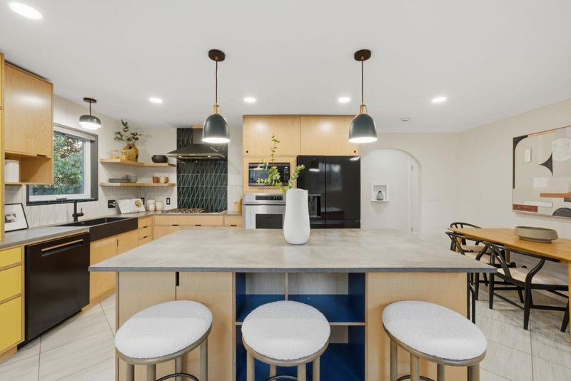1790302716