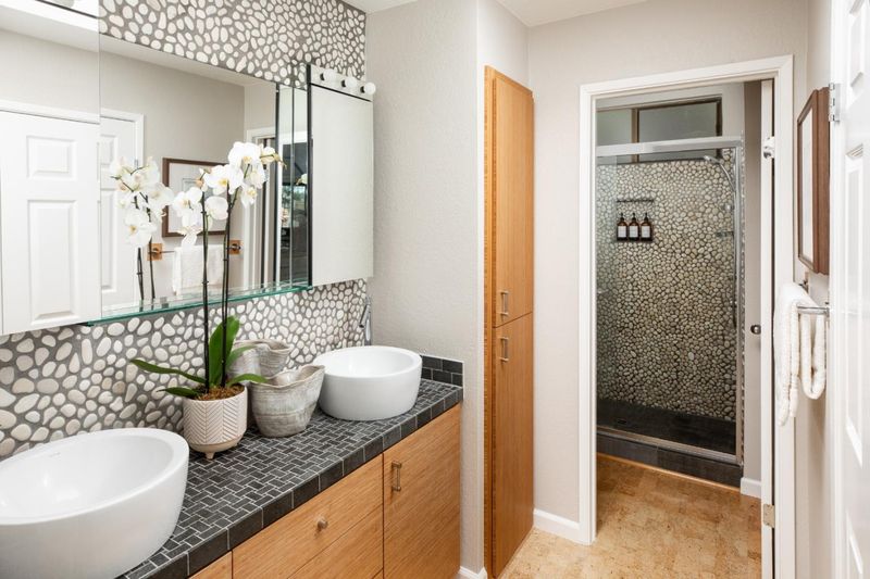 1784900910