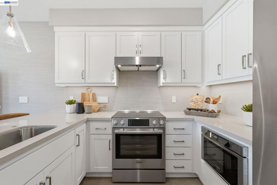 1790716925