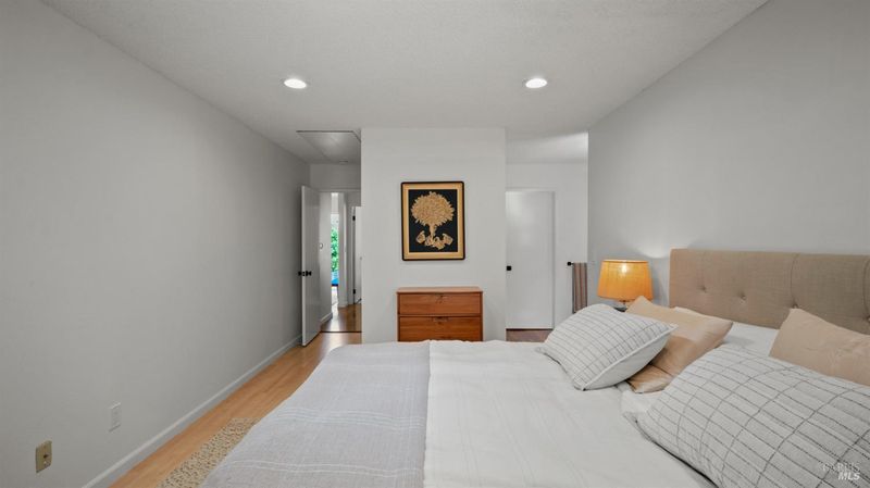 1790896942